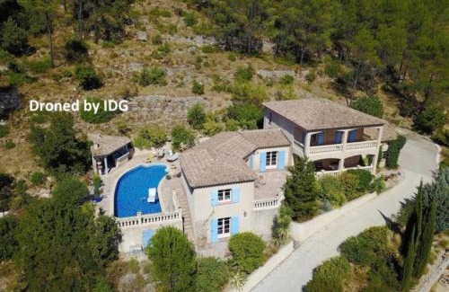 Vins-sur-Caramy Villa | Villa Tiki