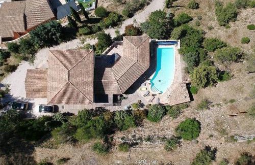 Vins-sur-Caramy Villa | Villa Tiki
