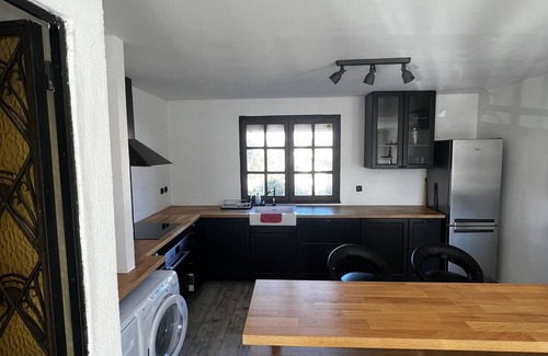 Istres House | Villa top 4 bedrooms, sleeps 8