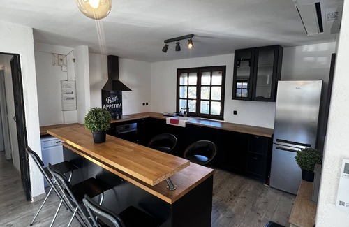Istres House | Villa top 4 bedrooms, sleeps 8