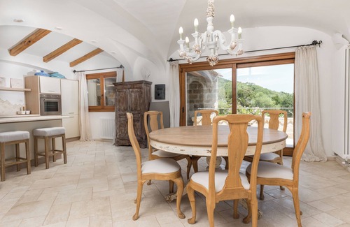 Cannigione Villa | Villa Topazio 5 bedrooms 4 bathrooms swimming pool wide sea view.