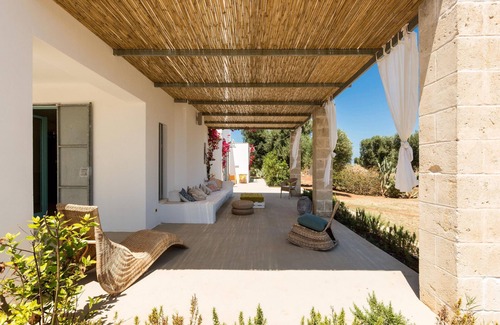 Carovigno Villa | Villa Torre Guaceto con piscina by Wonderful Italy
