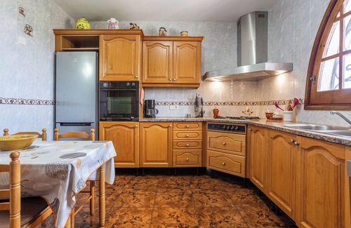 Lloret de Mar Villa | Villa 'Tresa' with Sea View, Private Pool and Wi-Fi