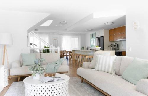 Coolum Beach Apartment | Villa Two Coolum, opposite beach, 4 pools