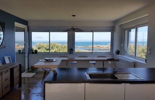 Brignogan-Plage House | Villa TY AR MOR, feet in the water