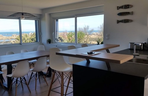 Brignogan-Plage House | Villa TY AR MOR, feet in the water