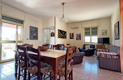 Capilungo Villa | Villa Ulivo, sleeps 7, garden close to the sea