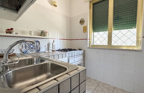 Capilungo Villa | Villa Ulivo, sleeps 7, garden close to the sea