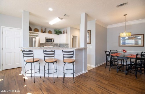 Gulfport Condo | Villa Vacation on the Gulf. Spacious and private 2 bed/2 ba steps from the beach