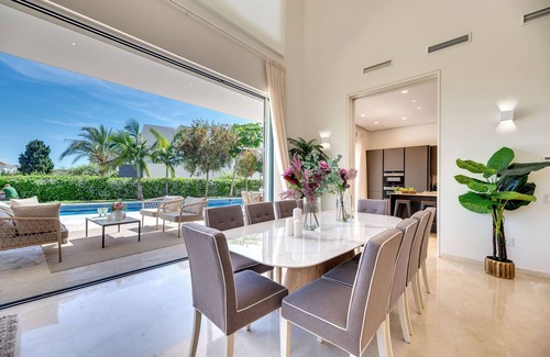 Golden Mile Villa | Villa Velazquez Golden Mile