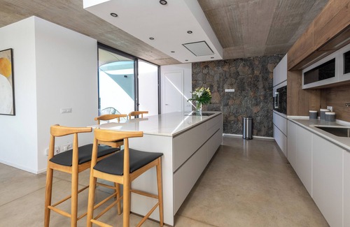 Lajares Villa | Villa Ventura in Lajares - Modern villa with heated pool for 10 people