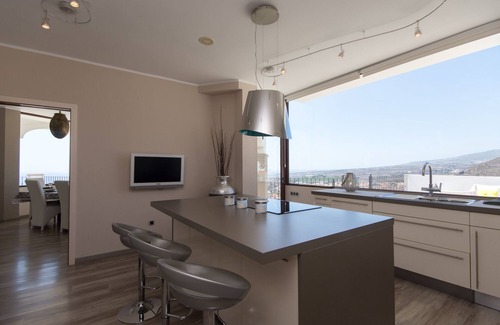 Costa Adeje Villa | Villa Veronika. Luxury 3 bedroom Villa. Private heated infinity pool. Torviscas