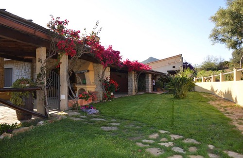 Notteri Villa | Villa 'Villetta Serr'e Morus' with Private Terrace, Private Garden and Air Conditioning