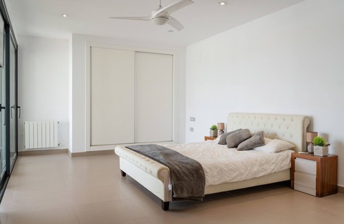 Tarraula Villa | Villa 'Vista Panorama' with Private Pool, Wi-Fi and Air Conditioning
