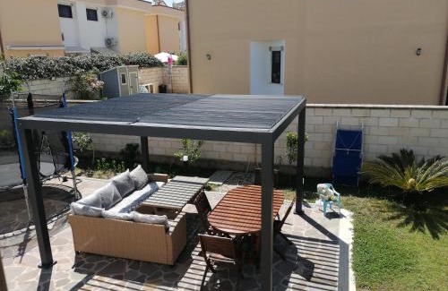 Zona XXXIII Acilia Sud House | Villa Vita - Monolocale con giardino