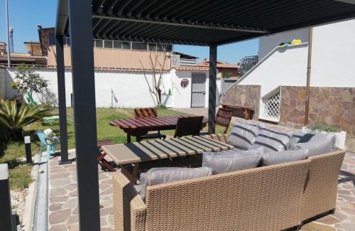 Zona XXXIII Acilia Sud House | Villa Vita - Monolocale con giardino