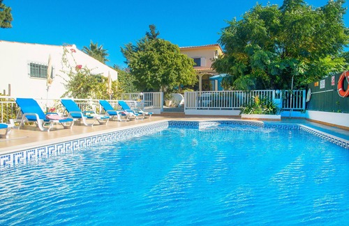 Branqueira Villa | Villa w/heatable pool & BBQ in Balaia
