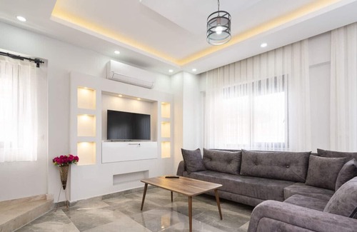 Kadriye Villa | Villa w Jacuzzi, Private Pool, Garden in Antalya