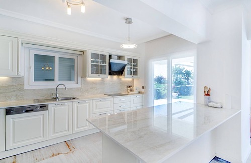 Yalikavak Villa | Villa w Pool Garden Patio 1 min to Beach in Bodrum