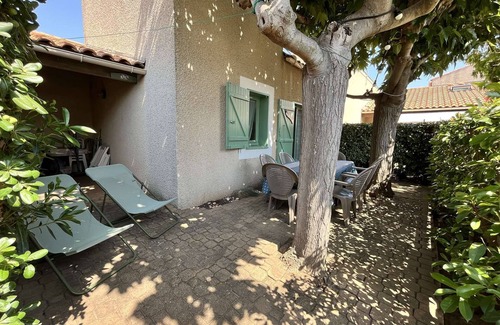 Portiragnes-Plage House | Villa with 2 bedrooms, for 4 people, located in a secured residence, near shops, at only 350m.