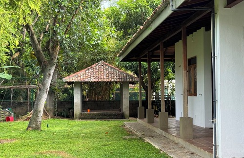 Daluwakotuwa House | Villa with 7 bedrooms and WiFi, AC in enchanting Negombo felicianf@gmail.com