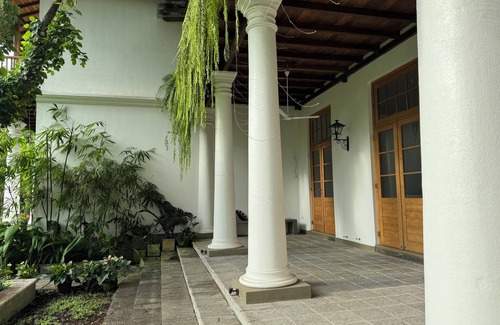 Daluwakotuwa House | Villa with 7 bedrooms and WiFi, AC in enchanting Negombo felicianf@gmail.com