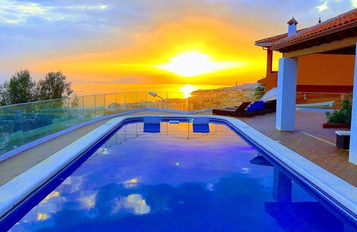 Torre de Benagalbon Villa | Villa with panoramic sea view and heated pool, walking distance to the beach