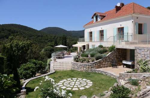 Cavaliere Villa | Villa With Garden Gate Straight Onto Beach