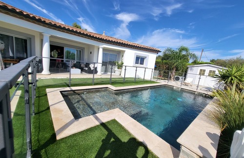Cers House | Villa with heated pool, 10min from beaches