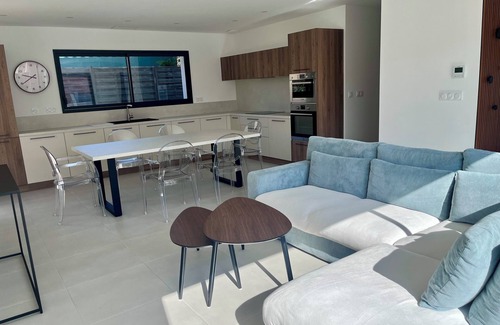 Colombiers House | Villa with mini lagoon pool, 15 minutes from the beaches!