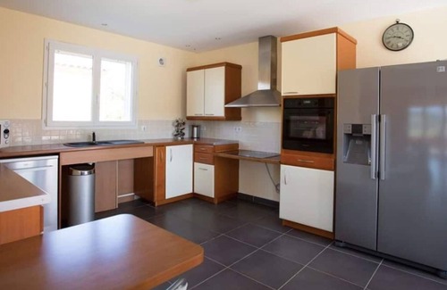 Cessenon-sur-Orb Villa | Villa with pool and view of mountains - fully accessible