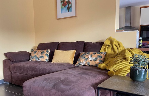 Cessenon-sur-Orb Villa | Villa with pool and view of mountains - fully accessible