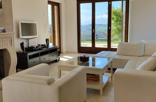 Ripatransone Villa | Villa with pool 15 km from the sea, wifi, air conditioning, panoramic.