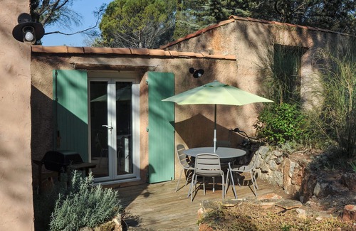 Beaurecueil Apartment | Villa with pool and beach volleyball court