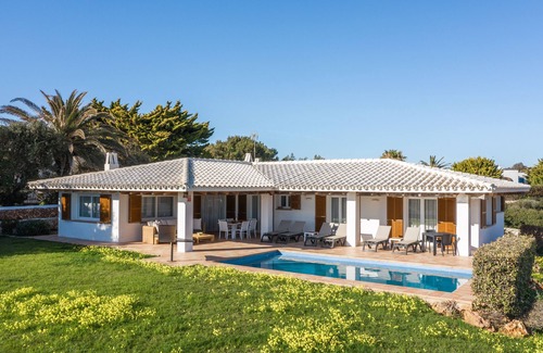 Binidali Ski Chalet | Villa with pool and sea views, Binidalí, Menorca