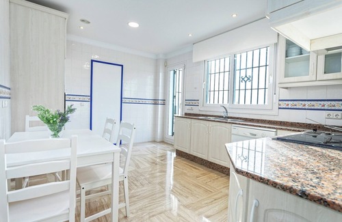 Chiclana de la Frontera Villa | Villa with pool in front of the beach. La Barrosa