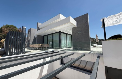 Benahavis Villa | Villa With Private Pool, Spa and Sea Views