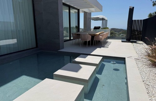 Benahavis Villa | Villa With Private Pool, Spa and Sea Views