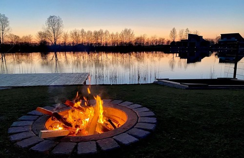 Barssel House | Villa with sauna, fireplace, private jetty and access to the lake