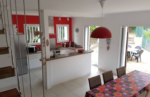 La Madrague Villa | Villa with swimming pool 500 m from the Grande Plage des Lecques. Large landscaped garden
