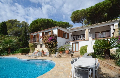 Aiguablava House | Villa with swimming pool for rent in Begur, Casa de Campo