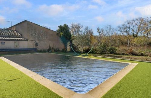 Sauveterre House | Villa with swimming pool in Sorgues