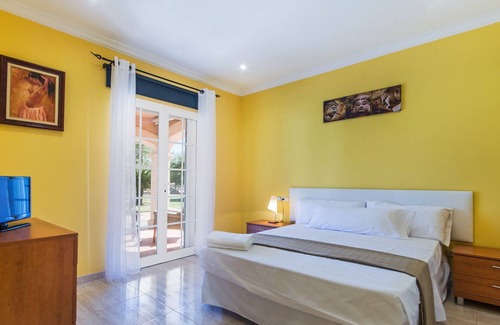 Consell Villa | VILLA WITH TENNIS COURT AND POOL BAR