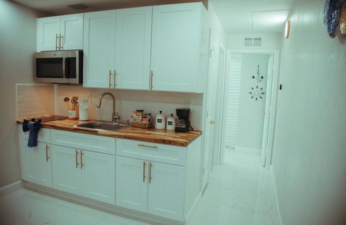 San Carlos Park Apartment | VillaBellaBlue/Near Airport/Laundry/Patio