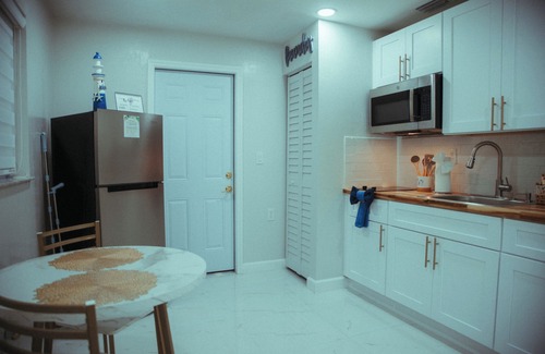 San Carlos Park Apartment | VillaBellaBlue/Near Airport/Laundry/Patio