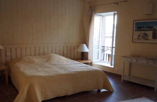 Luc-sur-Orbieu Apartment | VILLAGE APARTMENT WITH TERRACE