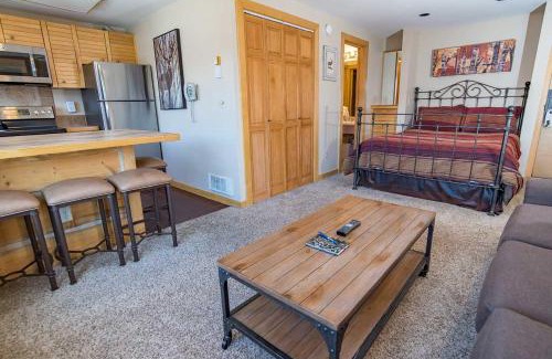 Peak 9 House | Village at Breckenridge Peak 9 Inn, Liftside 4414