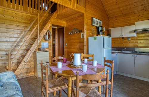 Orliaguet Ski Chalet | Village de gîtes La Truffière: Chalet 6 pers with heated swimming pool - Dordogne