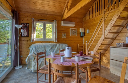 Orliaguet Ski Chalet | Village de gîtes La Truffière: Chalet 6 pers with heated swimming pool - Dordogne