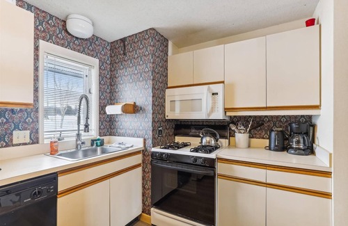 Stowe Area Condo | Village Green 10F: 2 br, gas fireplace, resort amenities!